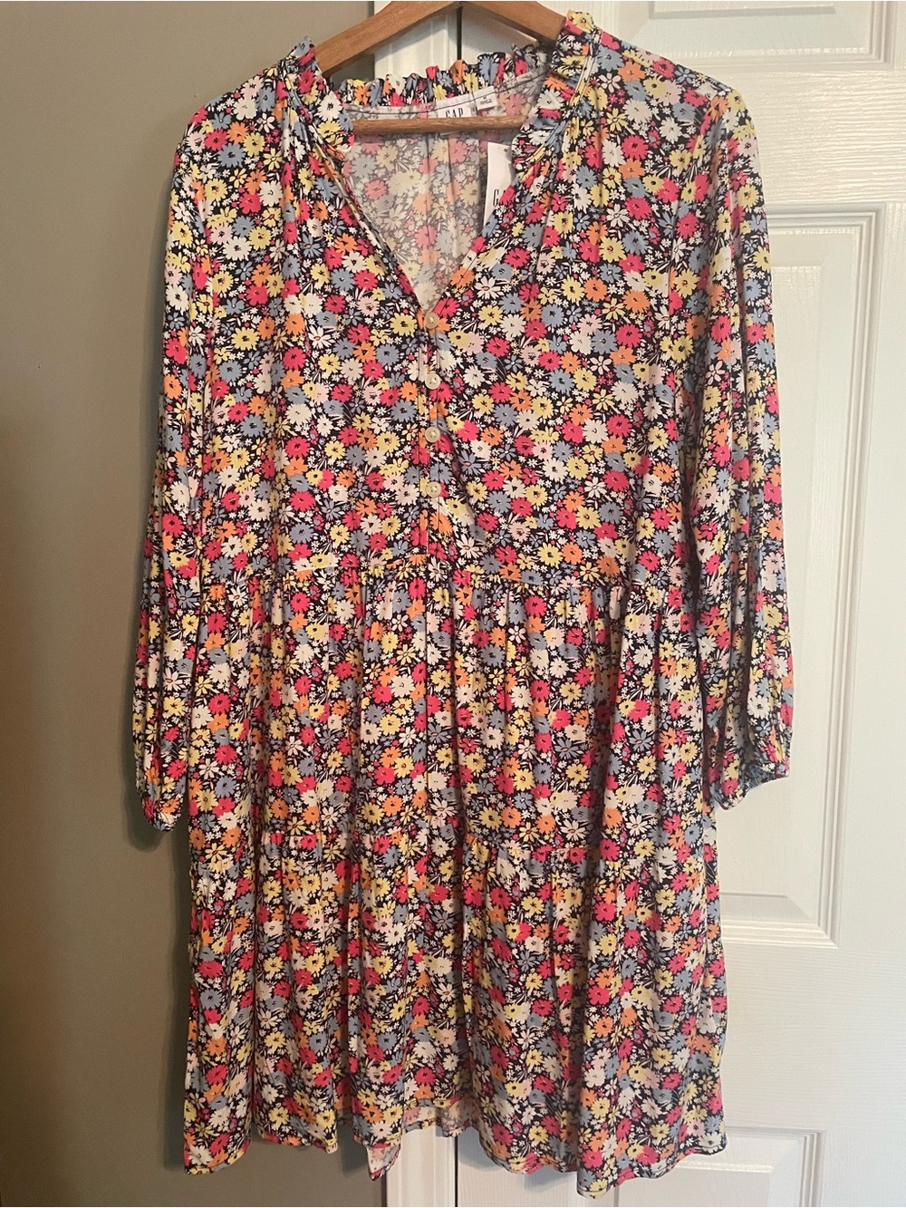 Gap NWT women’s Floral Tiered Dress - Multicolor size medium